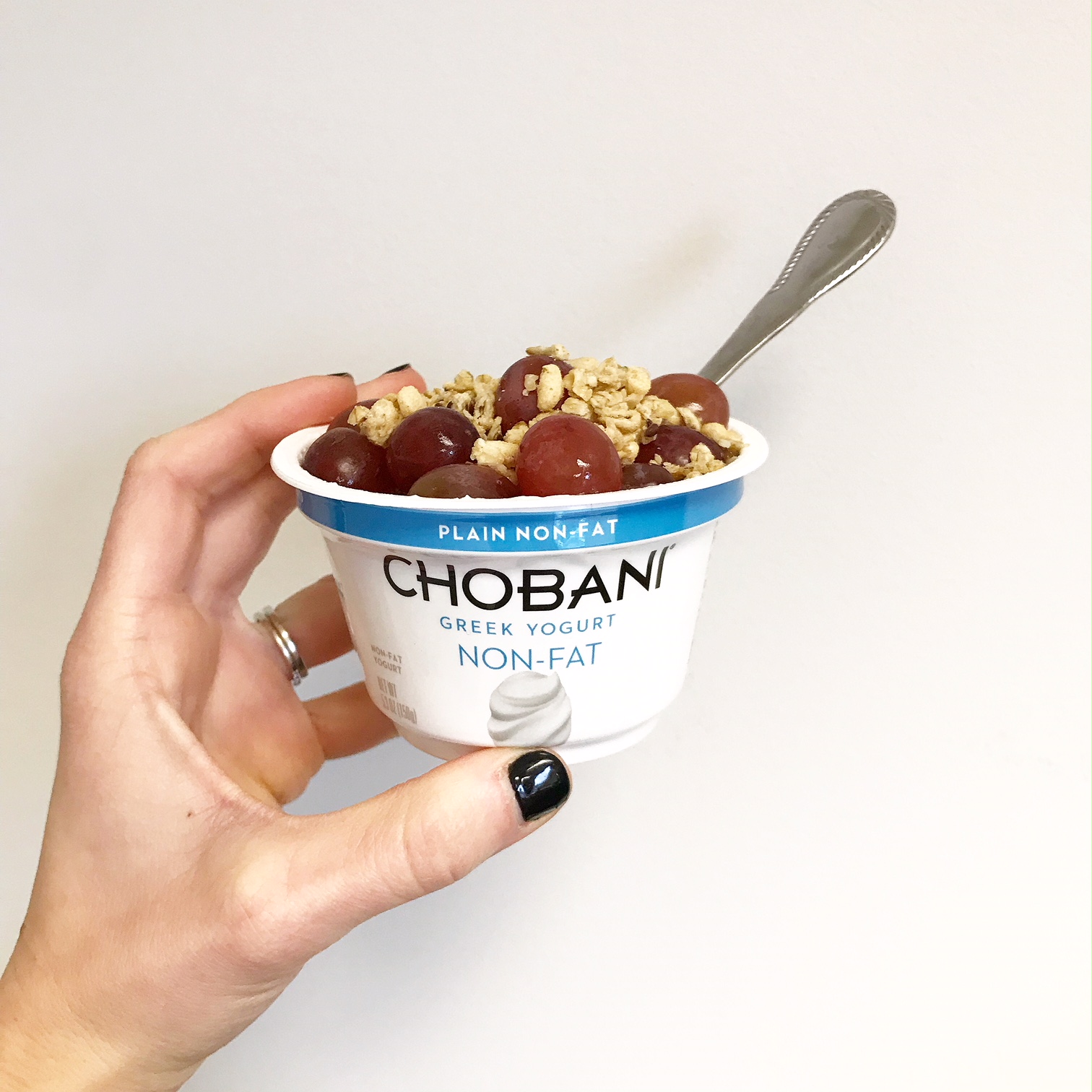 https://esmmweighless.com/wp-content/uploads/2018/02/madi-yogurt-chobani.jpg